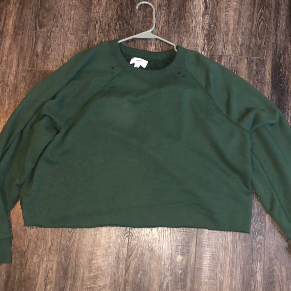 AERIE CROPPED ARMY GREEN SWEATSHIRT BEAELY WORN